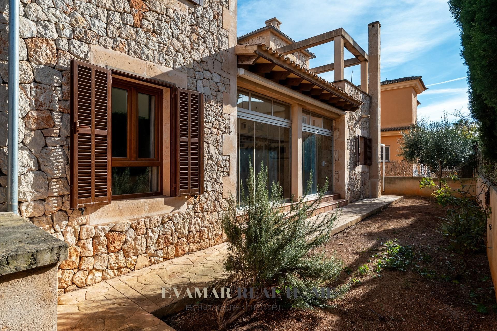 Vista exterior de Casa o xalet de lloguer en Marratxí amb Aire condicionat, Calefacció i Jardí privat