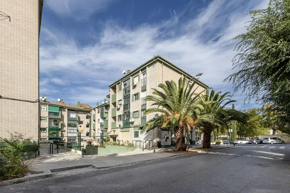 Vista exterior de Piso en venta en Granada con Aire acondicionado, Calefacción y Balcón