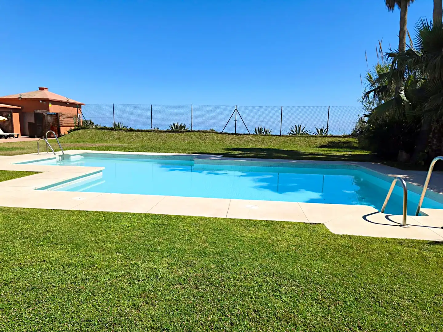 Piscina de Estudi en venda en Vélez-Málaga amb Aire condicionat, Calefacció i Terrassa