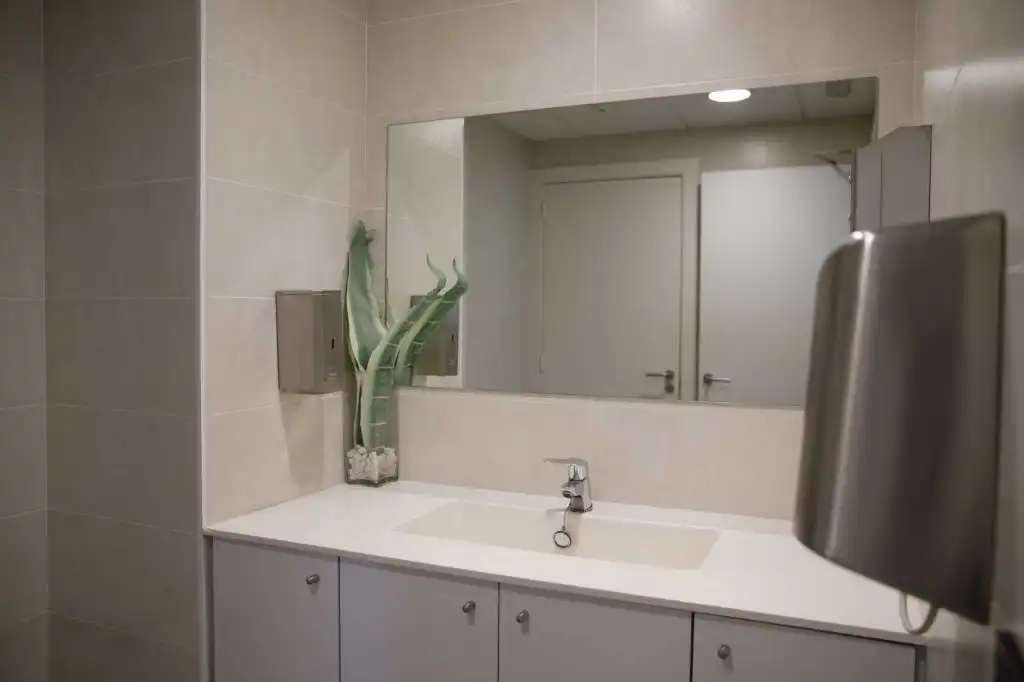 Badezimmer von Gebäude zur Miete in El Prat de Llobregat