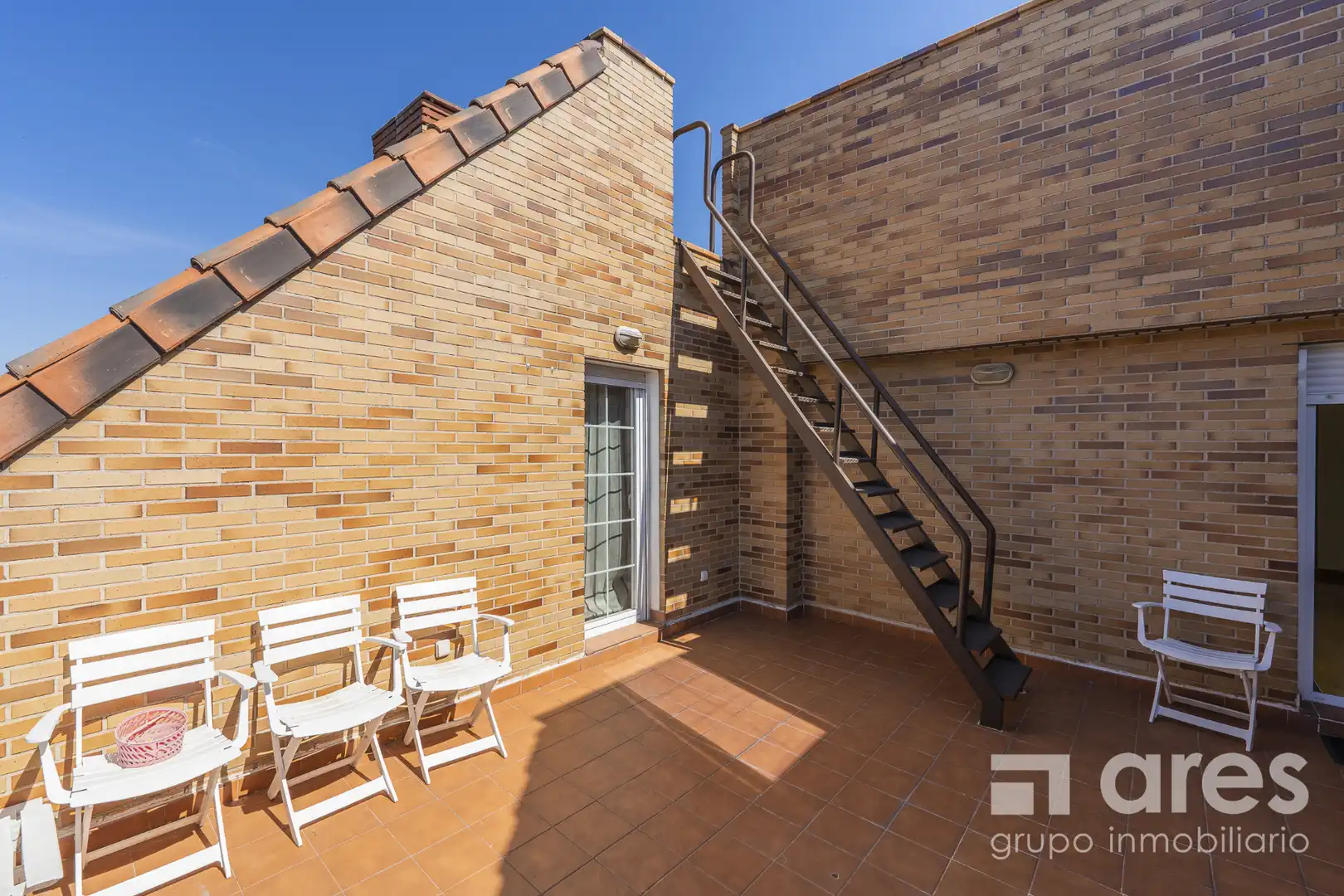Terrassa de Casa o xalet en venda en Las Rozas de Madrid amb Aire condicionat, Calefacció i Jardí privat