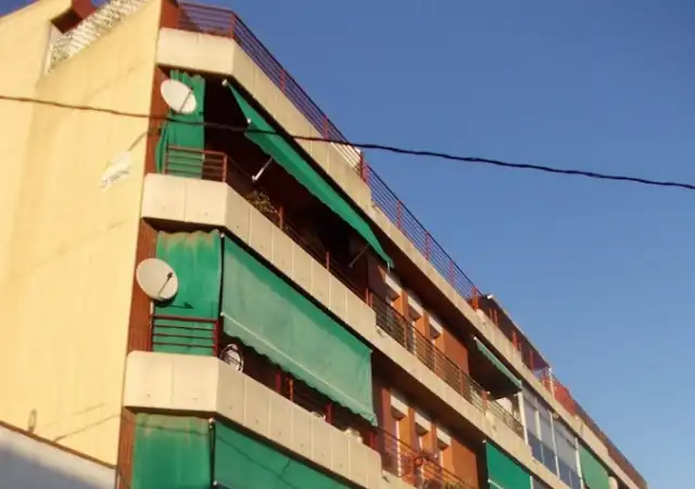 Vista exterior de Trastero en venta en La Llagosta