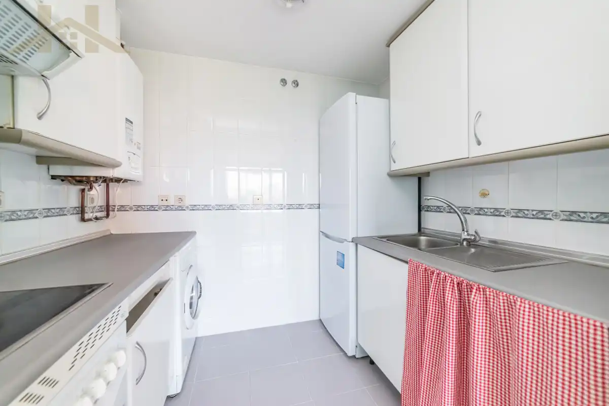 Kitchen of Flat for sale in Torrejón de Ardoz  with Air Conditioner, Heating and Private garden