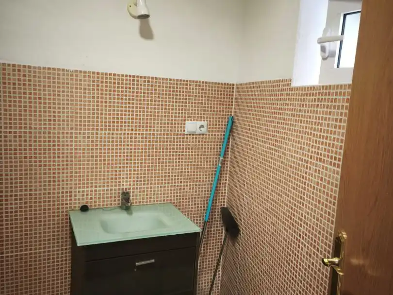 Baño de Local de alquiler en Agost con Aire acondicionado