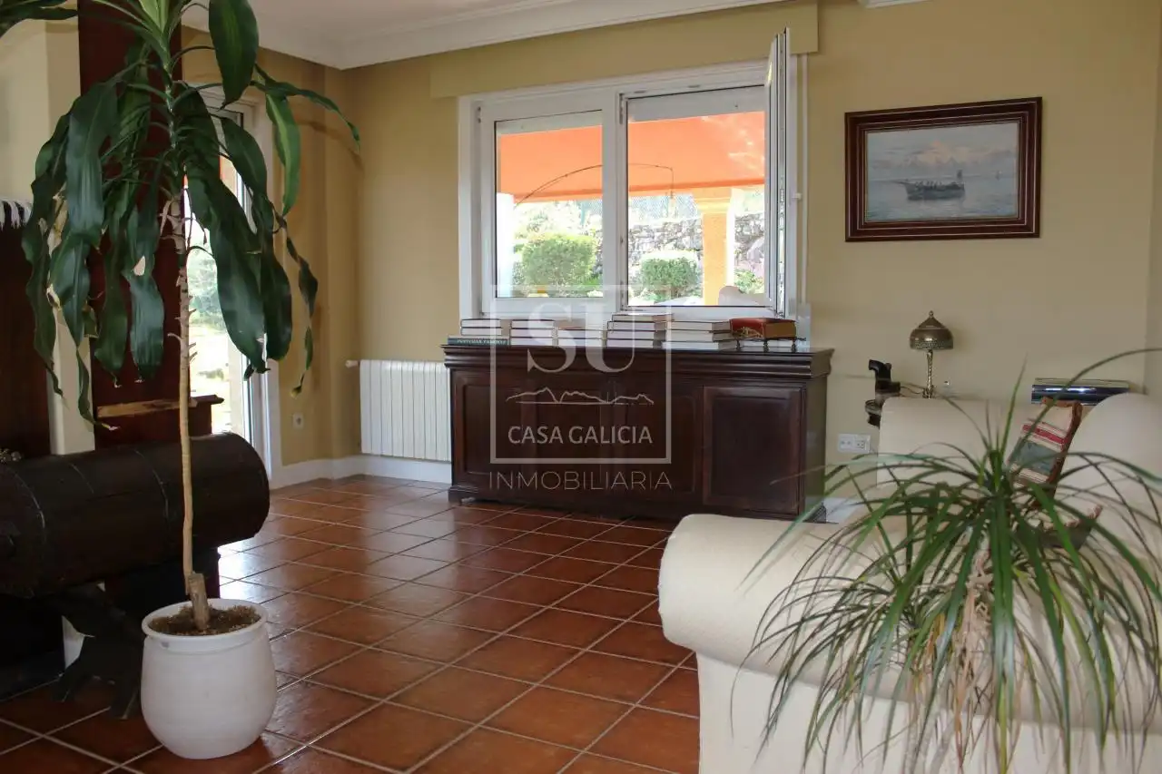Sala d'estar de Casa o xalet en venda en Baiona amb Calefacció, Jardí privat i Terrassa