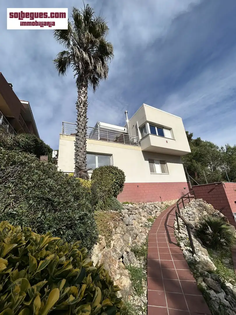 Vista exterior de Casa o chalet en venta en Begues con Aire acondicionado, Calefacción y Jardín privado