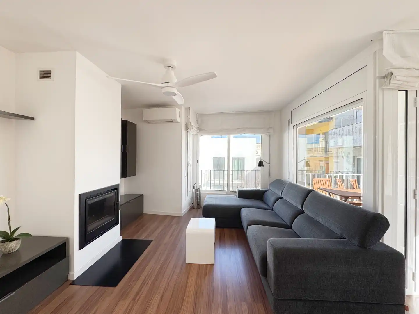 Wohnzimmer von Wohnungen zum Verkauf in L'Escala mit Klimaanlage, Heizung und Parkett