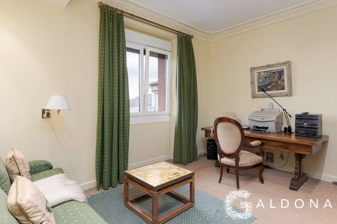 Dormitori de Casa o xalet en venda en Donostia - San Sebastián  amb Calefacció, Jardí privat i Terrassa