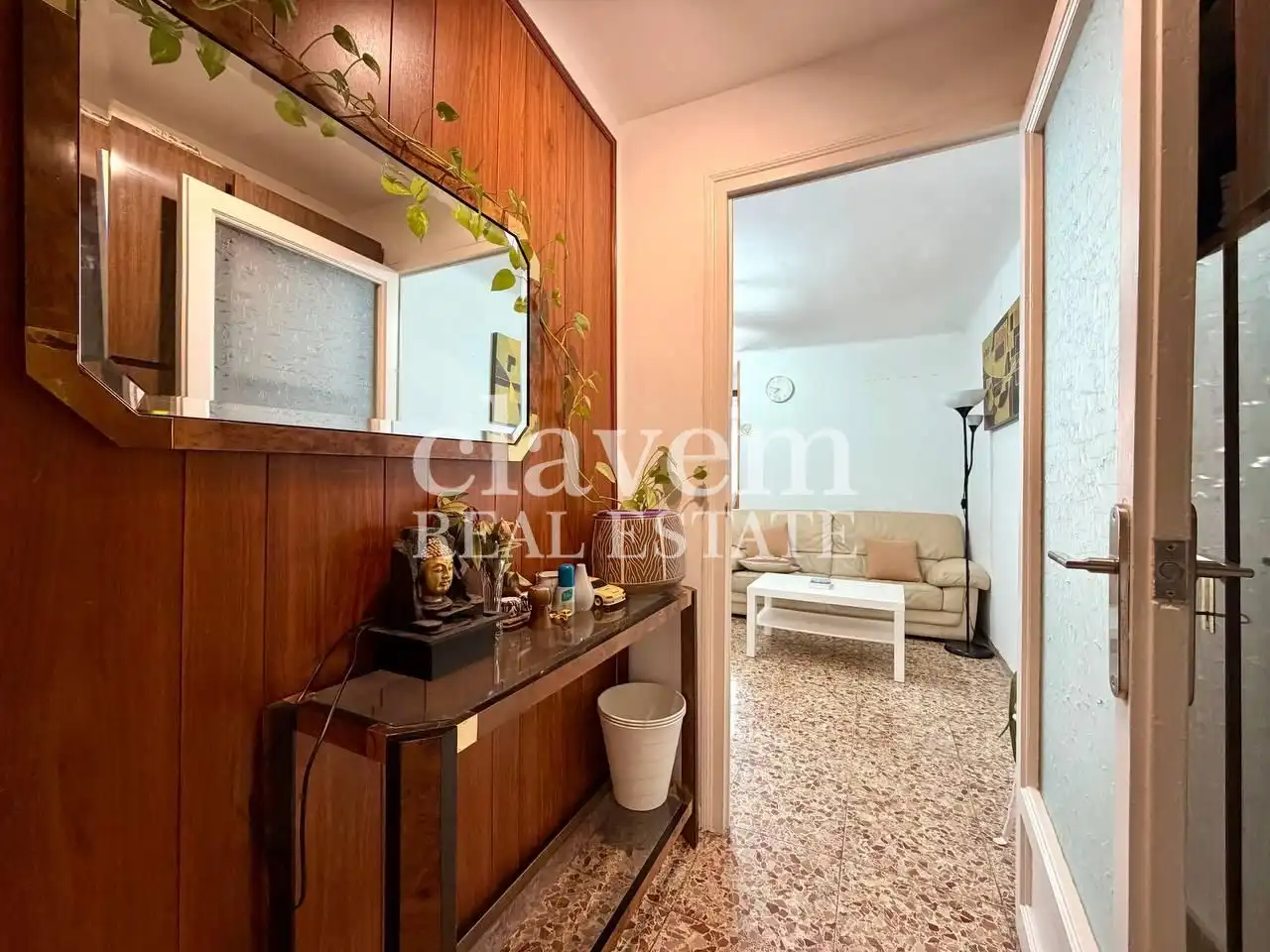 Vista exterior de Piso en venta en Barcelona con Balcón
