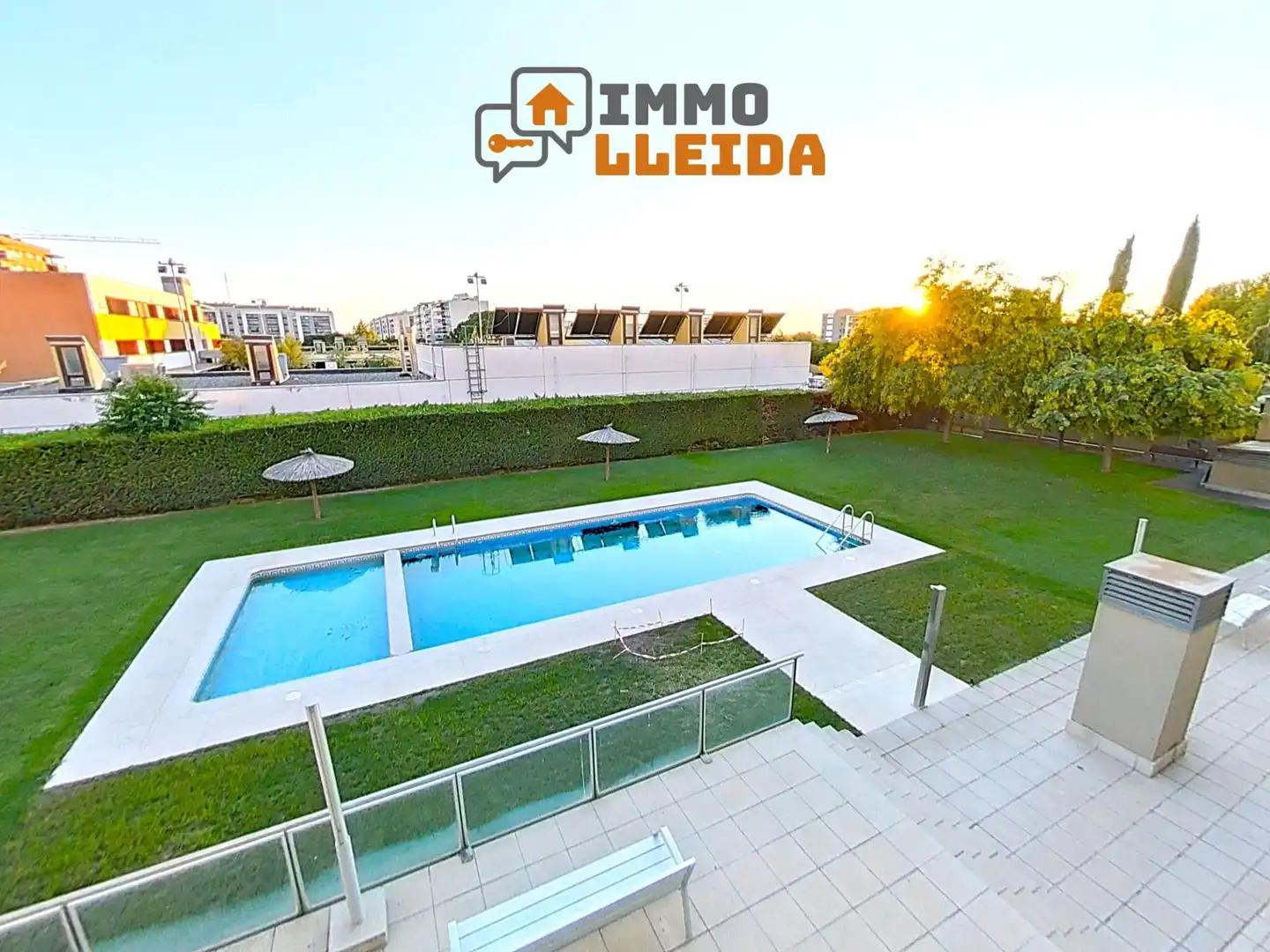 Außenansicht von Wohnung zum Verkauf in Lleida mit Klimaanlage, Heizung und Privatgarten