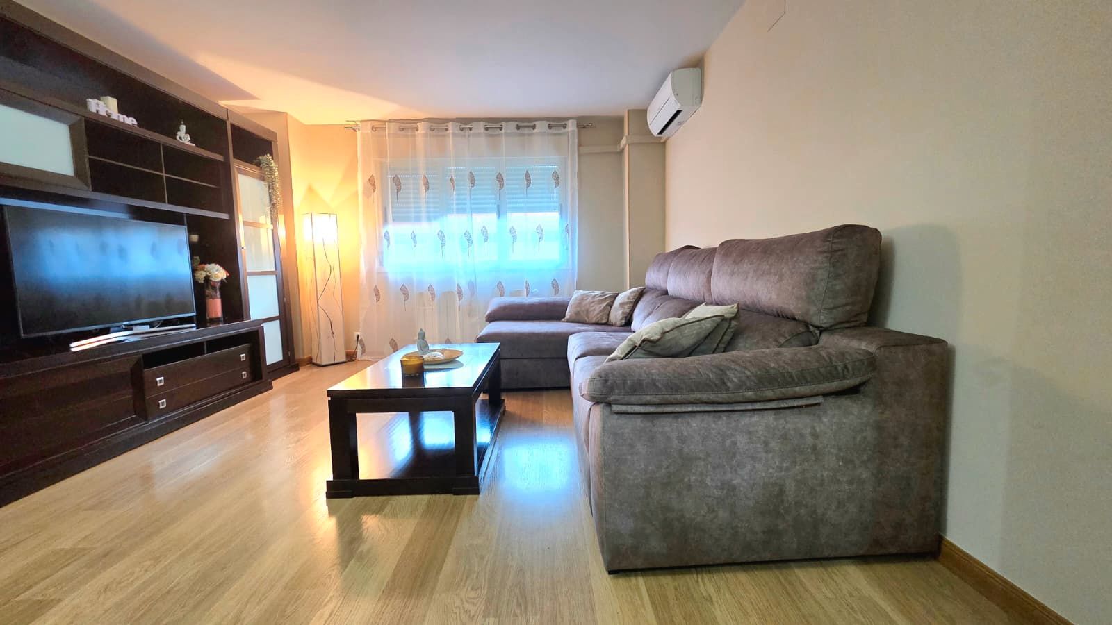 Living room of Flat for sale in Parla  with Air Conditioner, Heating and Storage room
