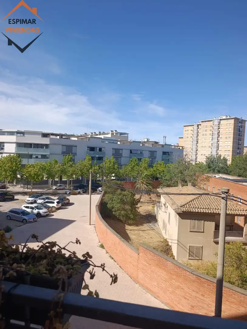 Exterior view of Flat for sale in Zaragoza  with Furnished and Balcony