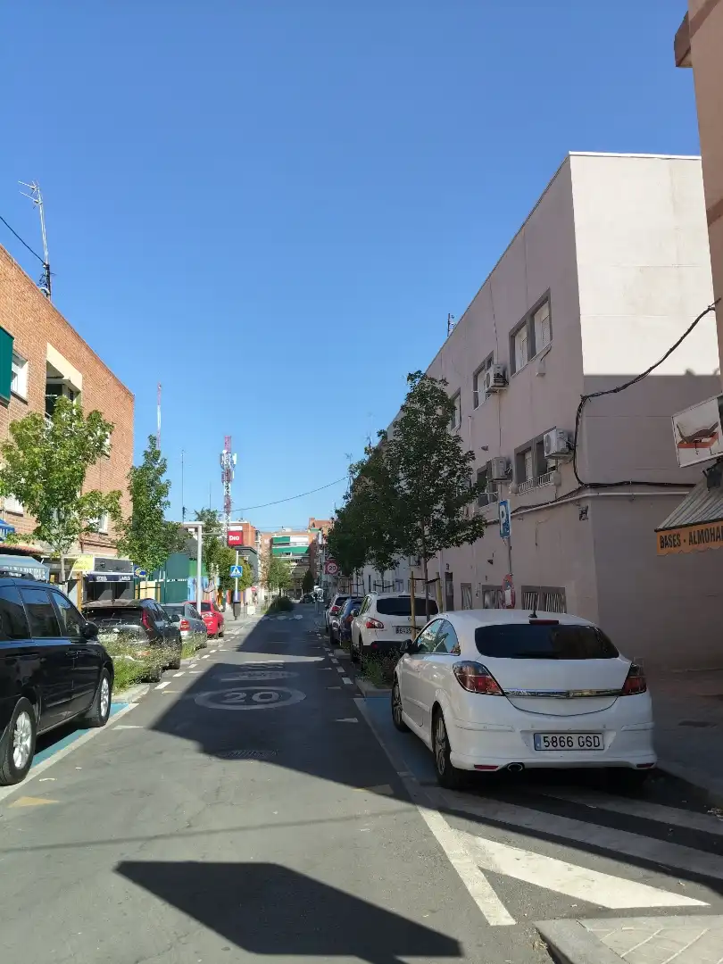 Vista exterior de Local en venda en Puente de Vallecas