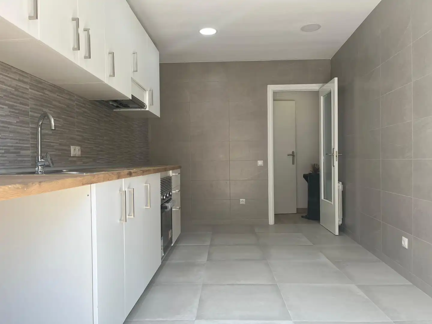 Kitchen of Flat for sale in Sabadell  with Air Conditioner, Heating and Private garden