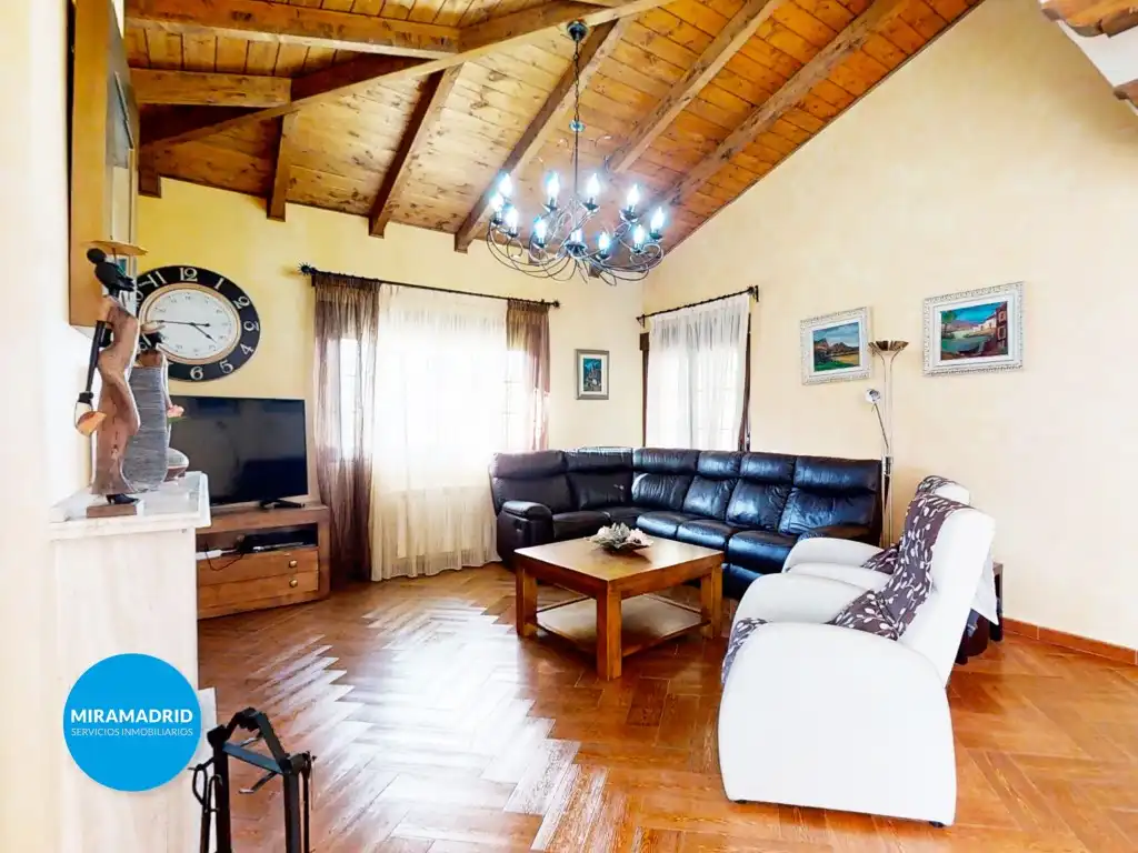 Sala de estar de Casa o chalet en venta en Torrejón del Rey con Piscina