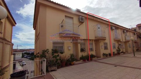 Foto 2 de Casa adosada en venta en Avenida Doctor Juan Reyes, 35, La Zarzuela - San José - Belén, Linares