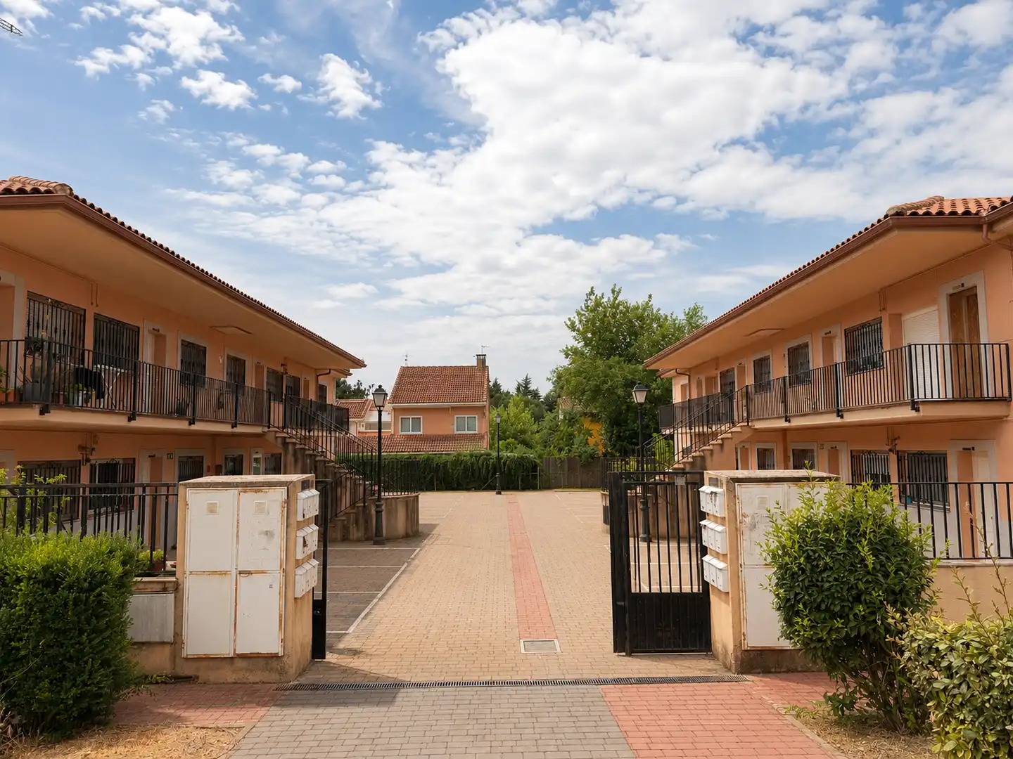 Vista exterior de Piso en venta en Talamanca de Jarama con Calefacción, Parquet y Internet