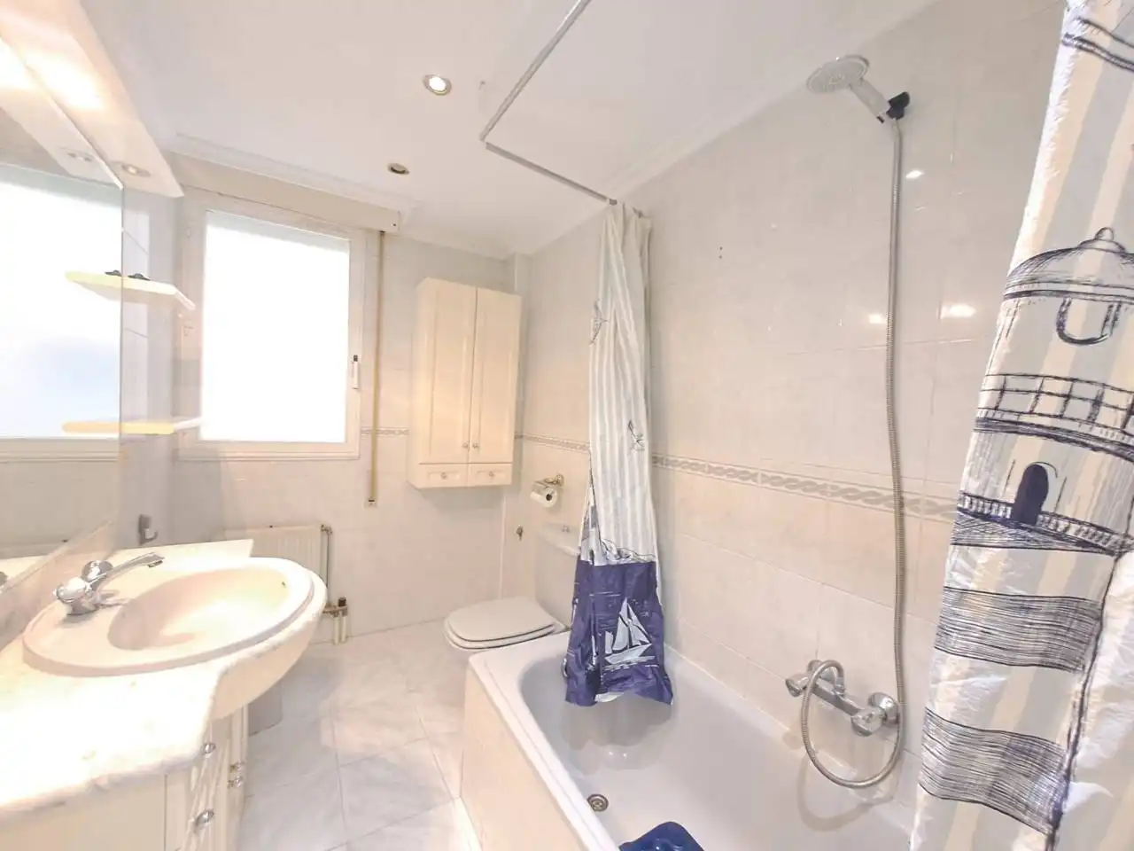 Bathroom of Flat for sale in Burgos  with Heating, Parquet flooring and Storage room