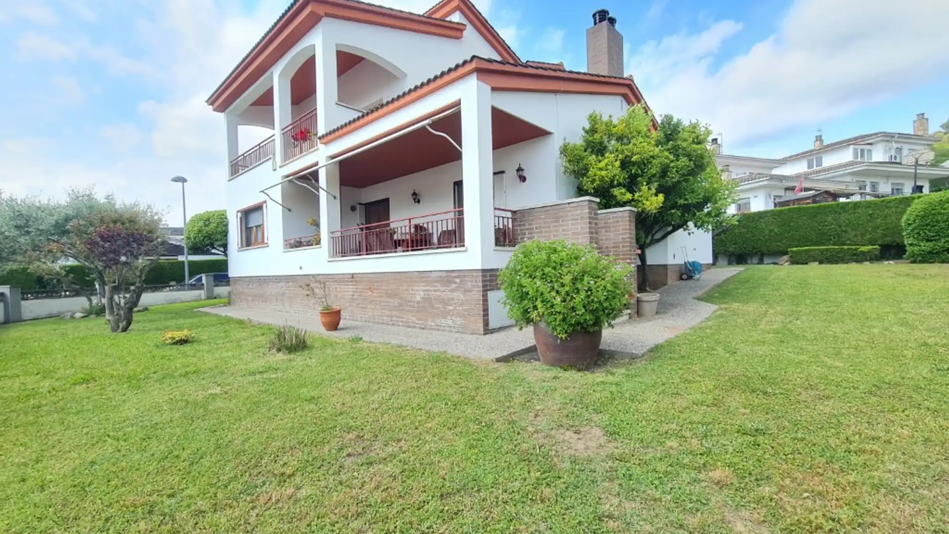 Exterior view of Houses for sale in Girona Capital  with Private garden and Terrace