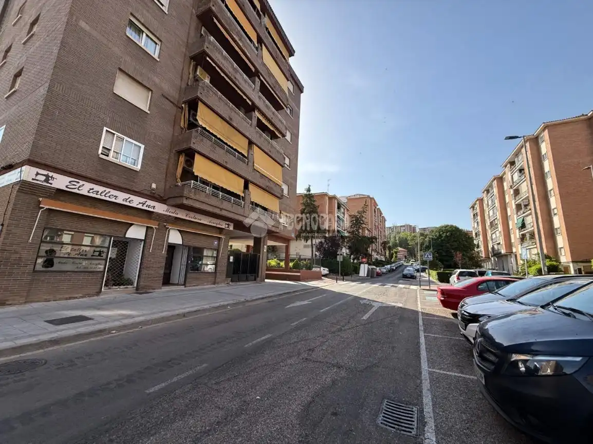Vista exterior de Pis de lloguer en Guadalajara amb Calefacció