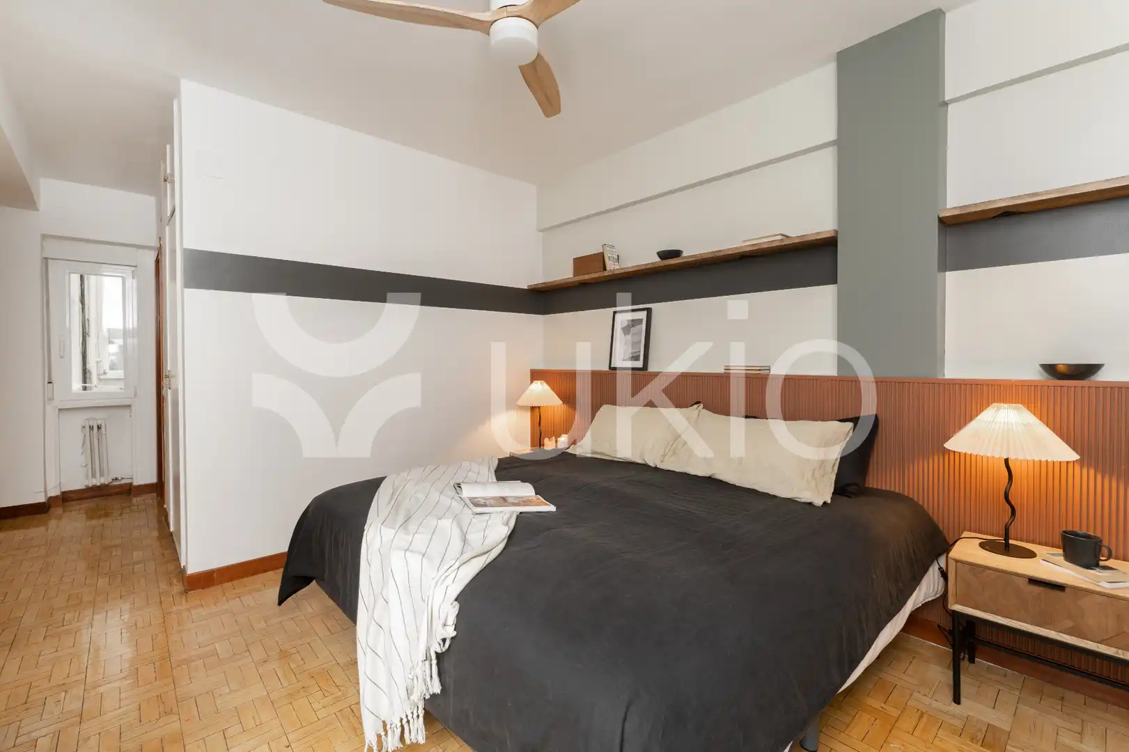 Dormitori de Apartament de lloguer en Madrid amb Aire condicionat, Calefacció i Terrassa