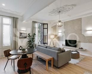 Sala d'estar de Estudi de lloguer en  Barcelona Capital amb Aire condicionat, Calefacció i Moblat