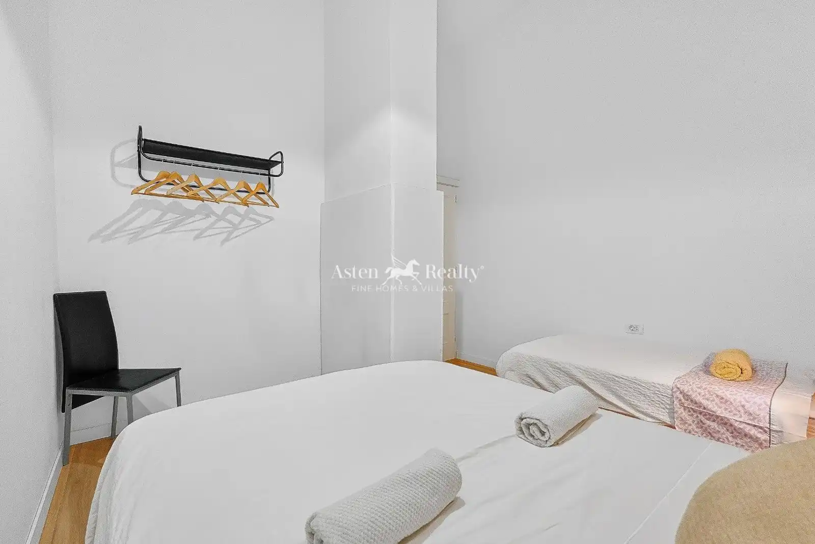 Bedroom of Apartments for sale in Alcalá