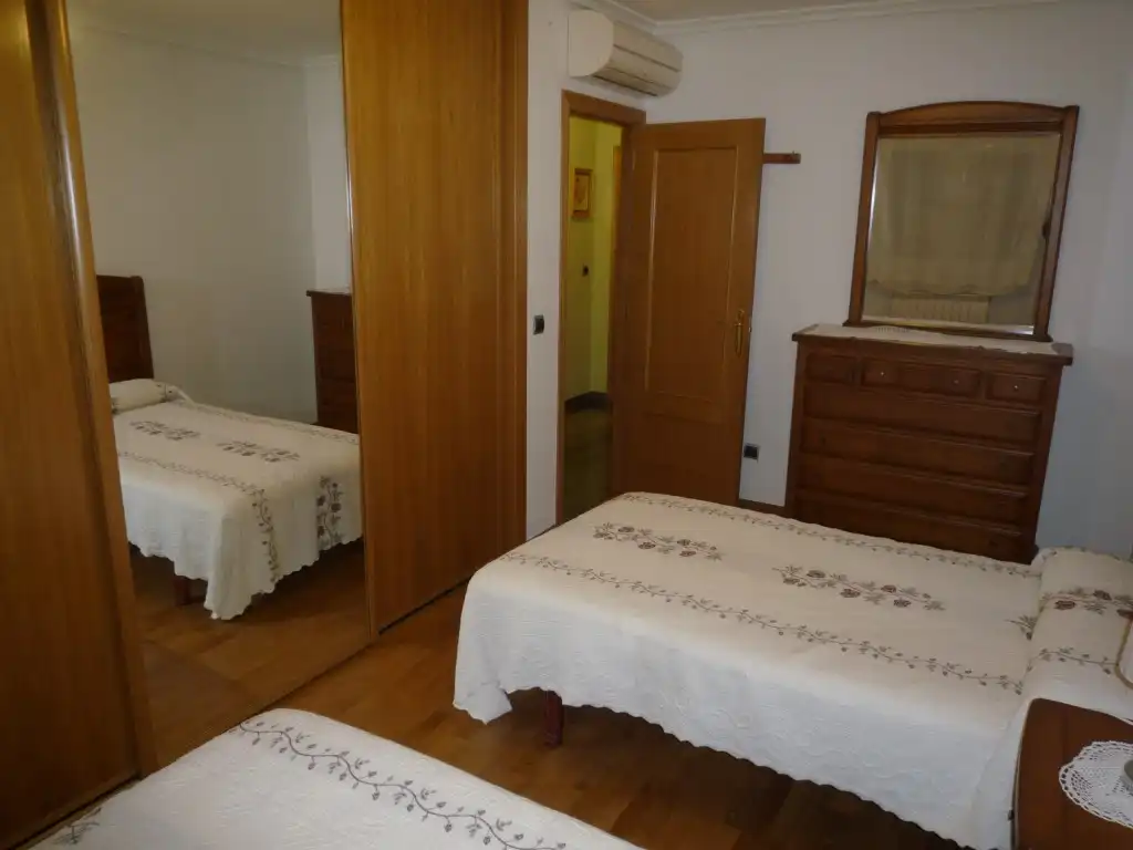 Habitación de Casa adosada en venta en Carracedelo