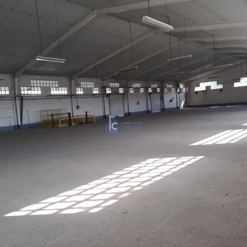 Fabrikhallen zur Miete in Ourense Capital 
