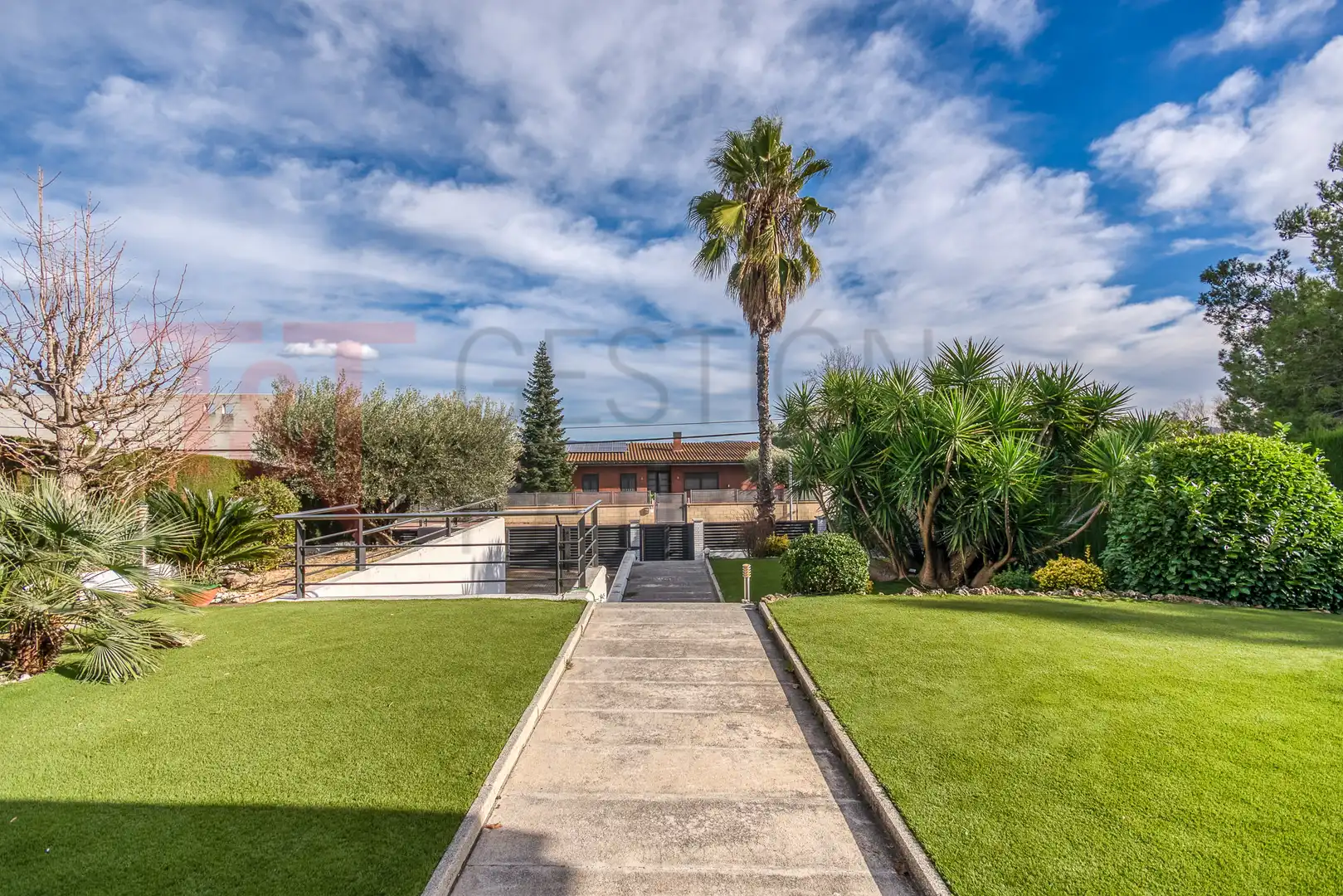 Jardín de Casa o chalet en venta en Canovelles con Aire acondicionado, Calefacción y Jardín privado