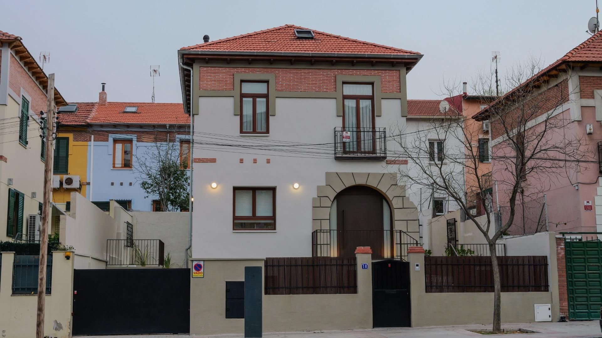 Vista exterior de Casa o xalet de lloguer en  Madrid Capital amb Calefacció, Jardí privat i Terrassa