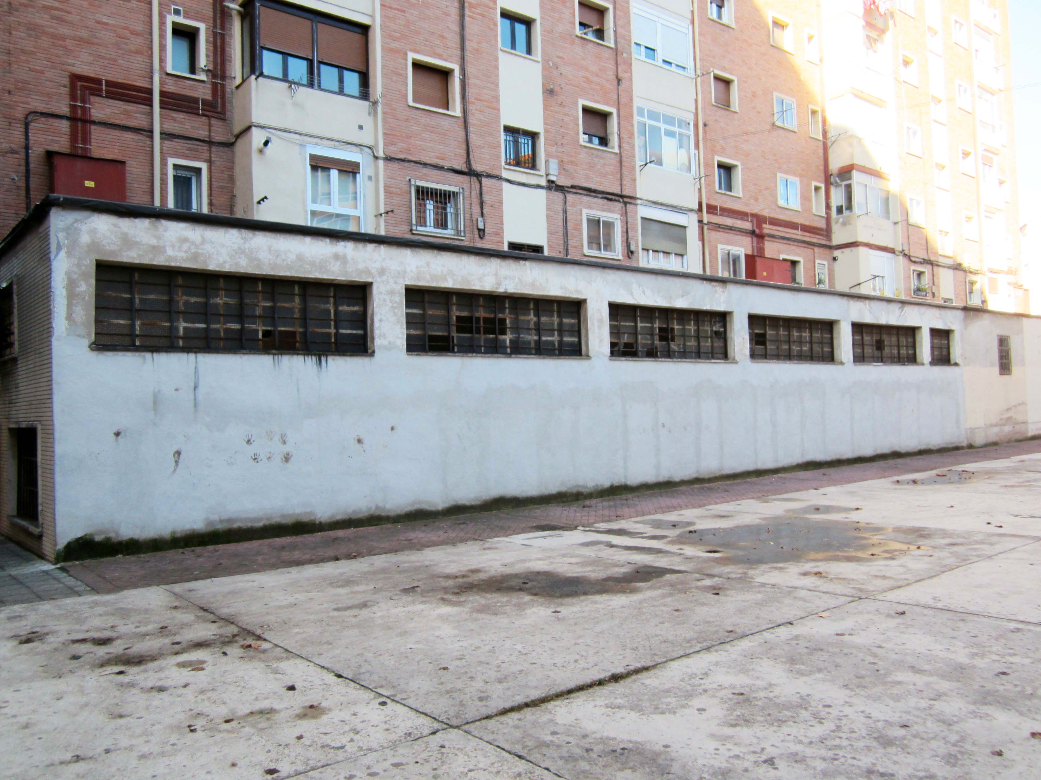 Vista exterior de Local en venta en  Pamplona / Iruña