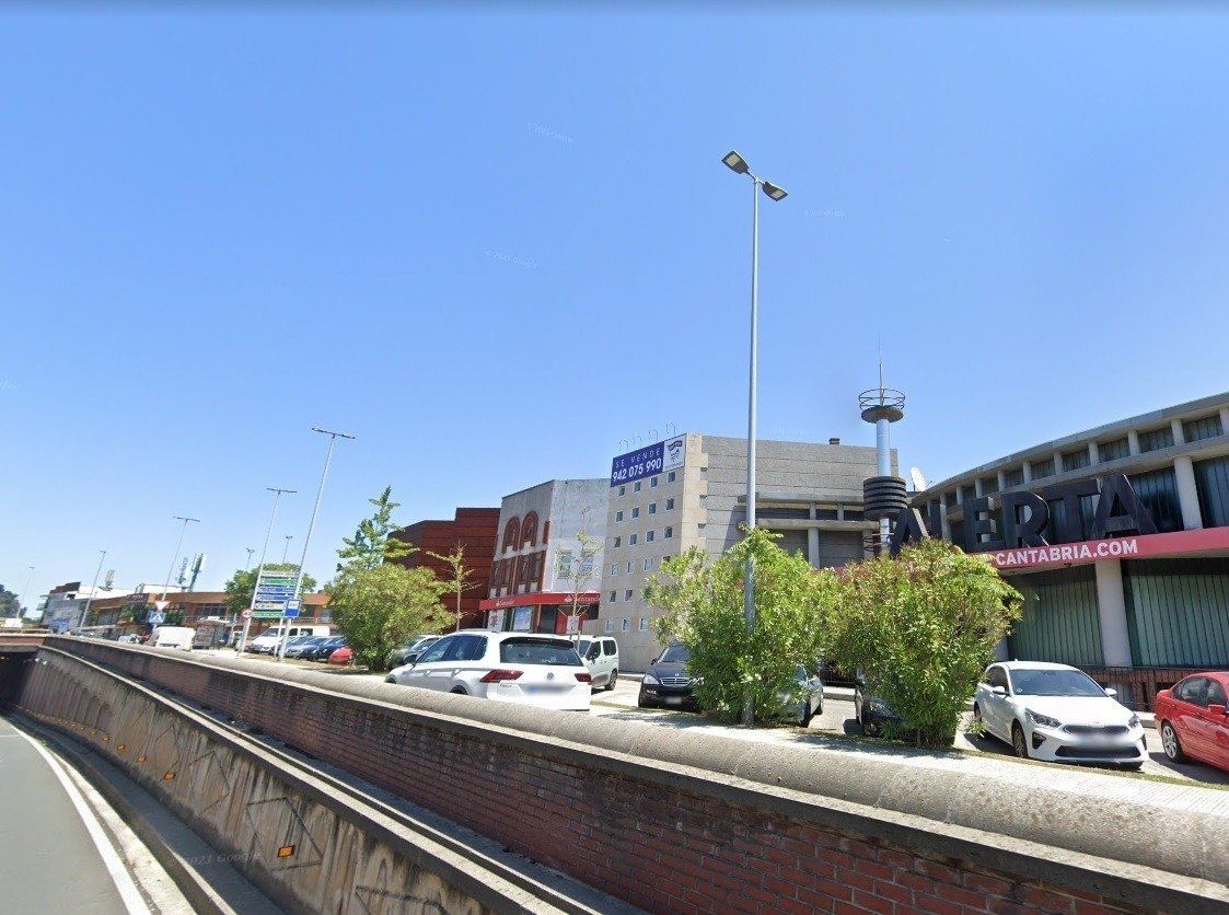 Vista exterior de Oficina en venda en Santander amb Calefacció