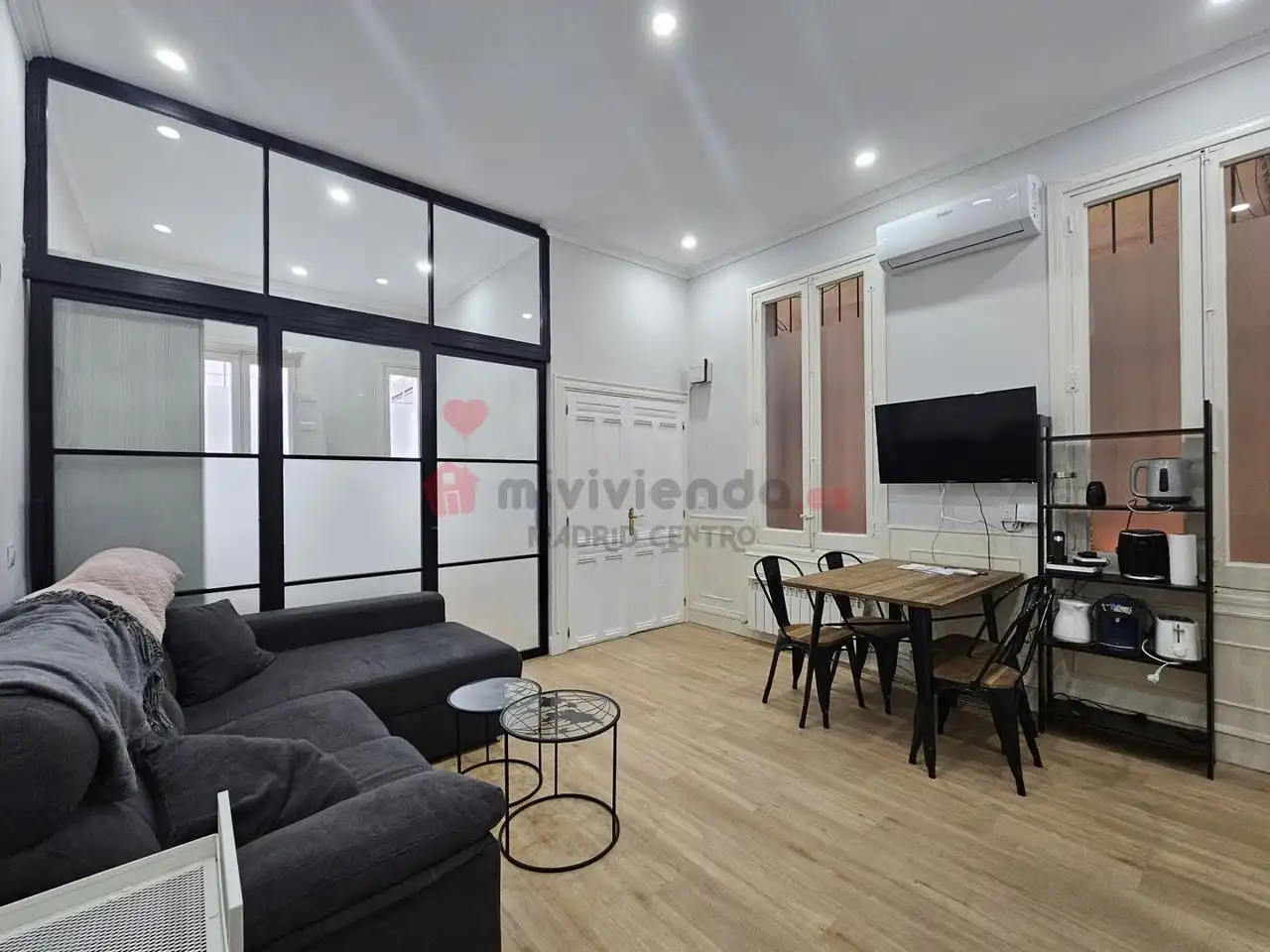 Sala d'estar de Planta baixa de lloguer en Madrid amb Aire condicionat, Calefacció i Moblat