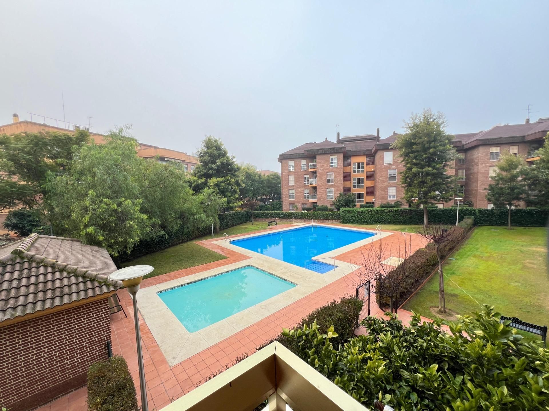 Swimming pool of Flat for sale in  Córdoba Capital  with Air Conditioner, Heating and Private garden