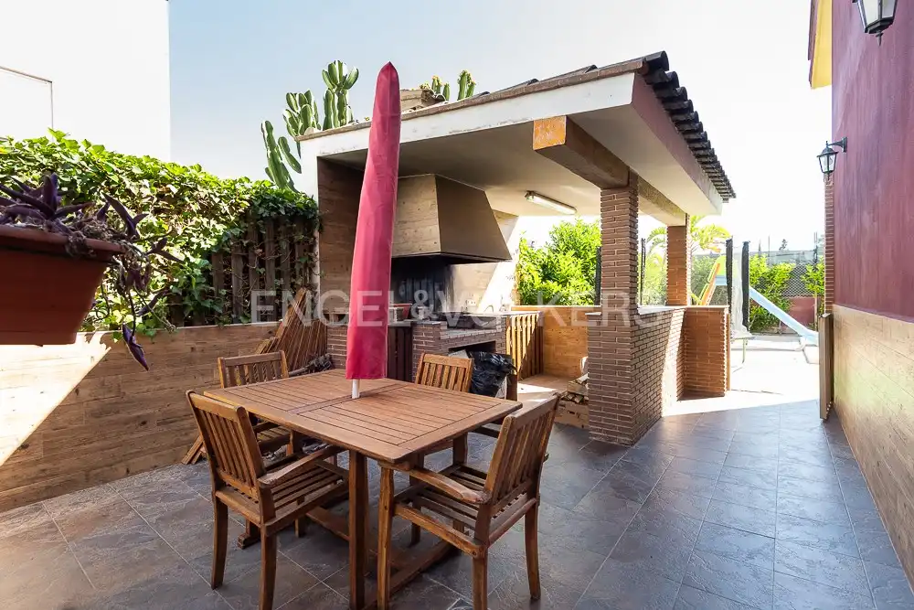 Terrace of Houses for rent in Paterna  with Air Conditioner, Heating and Private garden