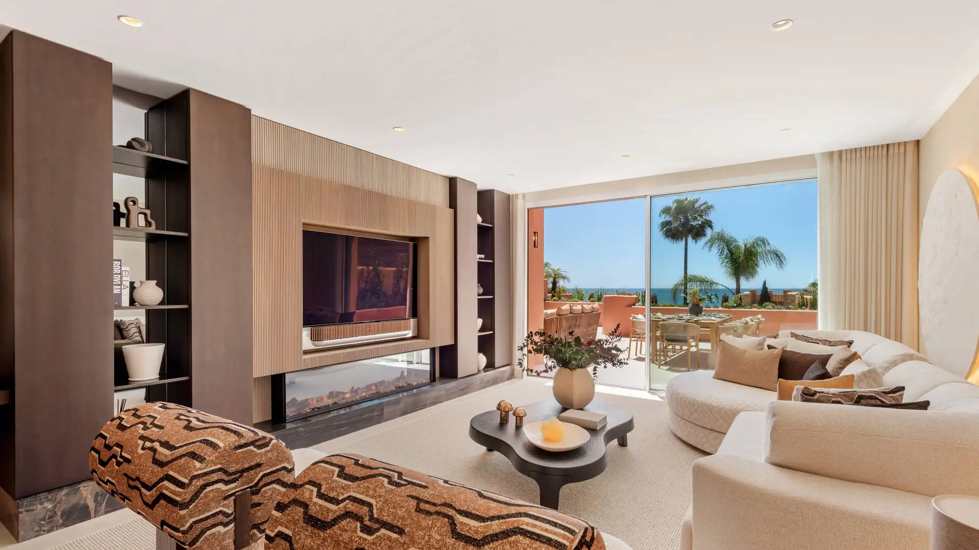 Sala d'estar de Àtic en venda en Marbella amb Aire condicionat, Jardí privat i Terrassa