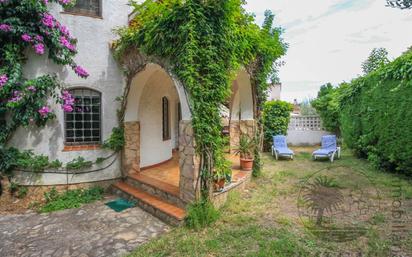 Jardí de Casa o xalet en venda en Empuriabrava amb Aire condicionat i Piscina