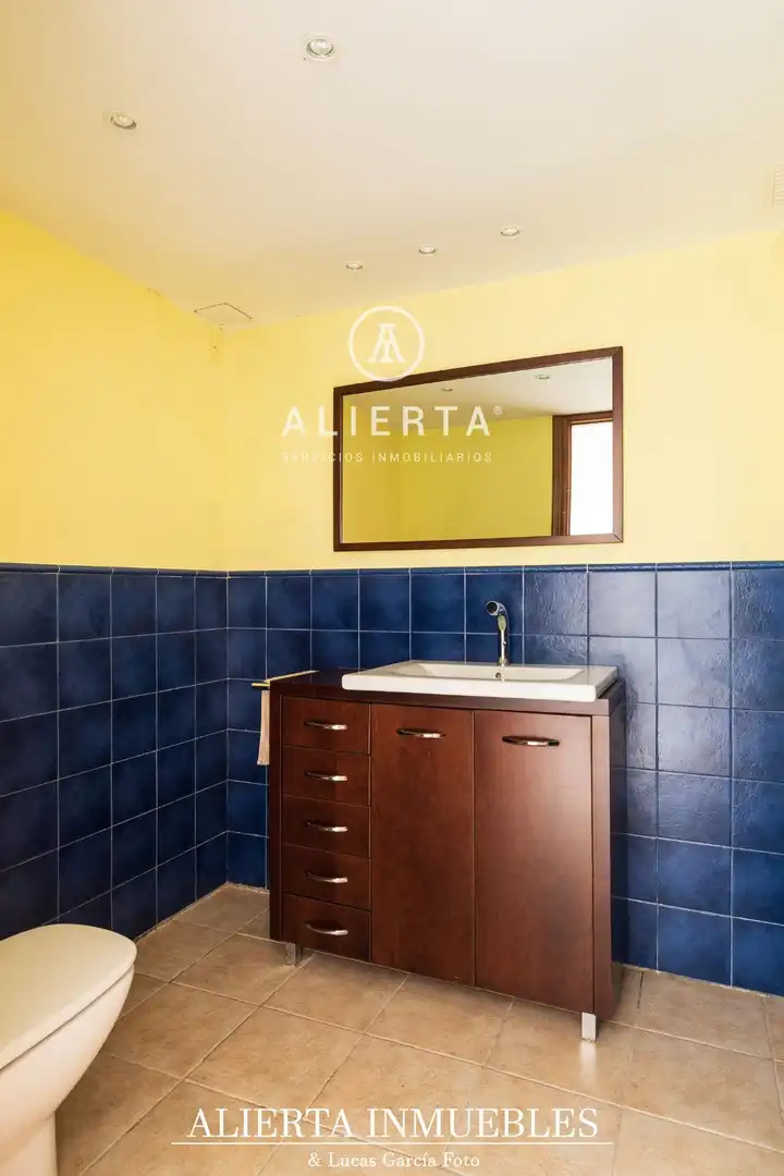 Bathroom of Houses for rent in Zaragoza  with Air Conditioner, Heating and Storage room