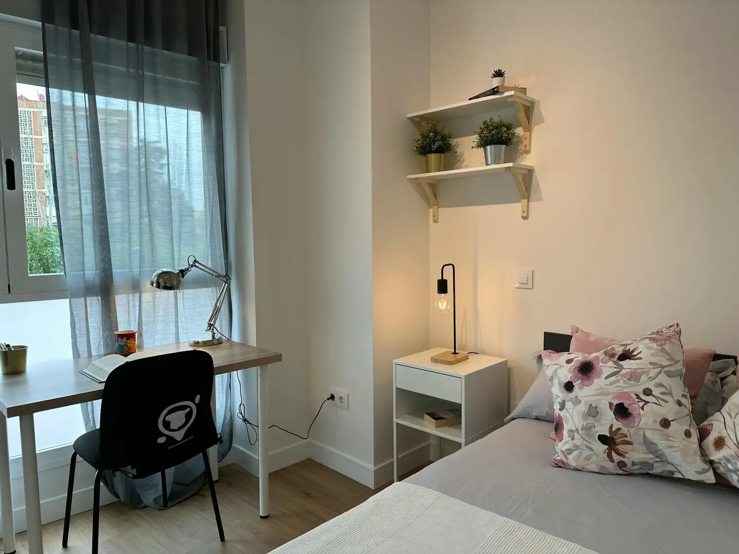 Schlafzimmer von Wohnung zur Miete in Madrid mit Heizung, Möbliert und Waschmaschine
