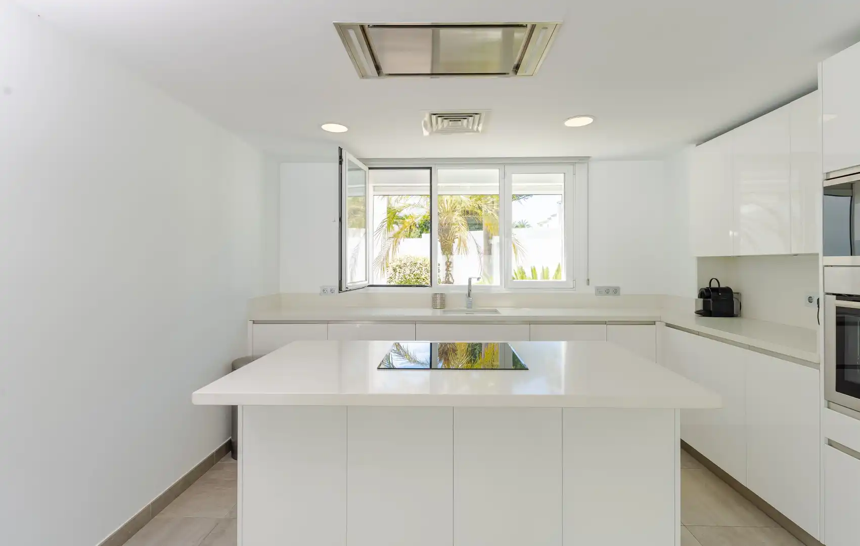 Villa con terrazza in vendita a Nueva Andalucía, imagen 2