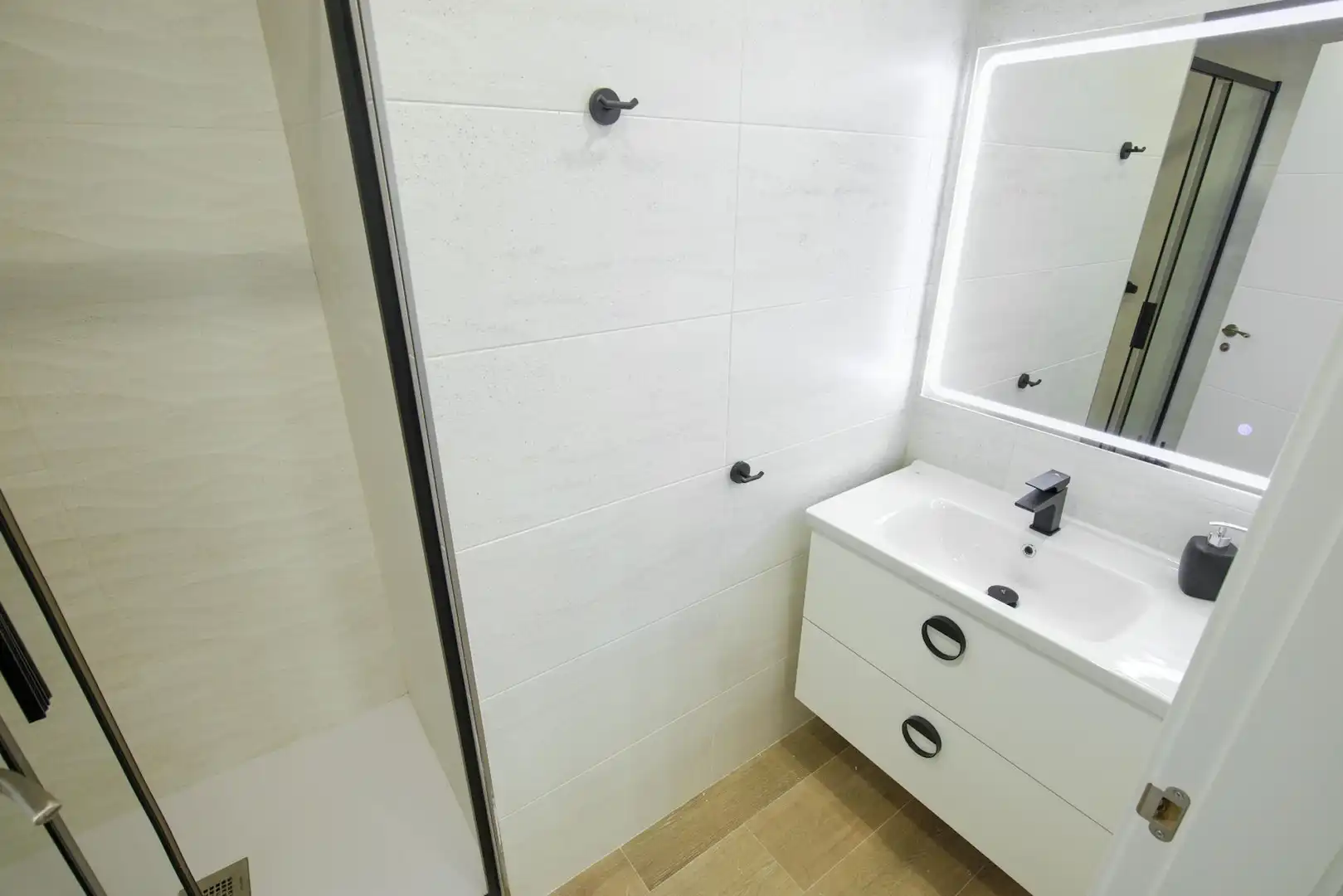Badezimmer von Wohnung zur Miete in Madrid mit Klimaanlage, Heizung und Privatgarten