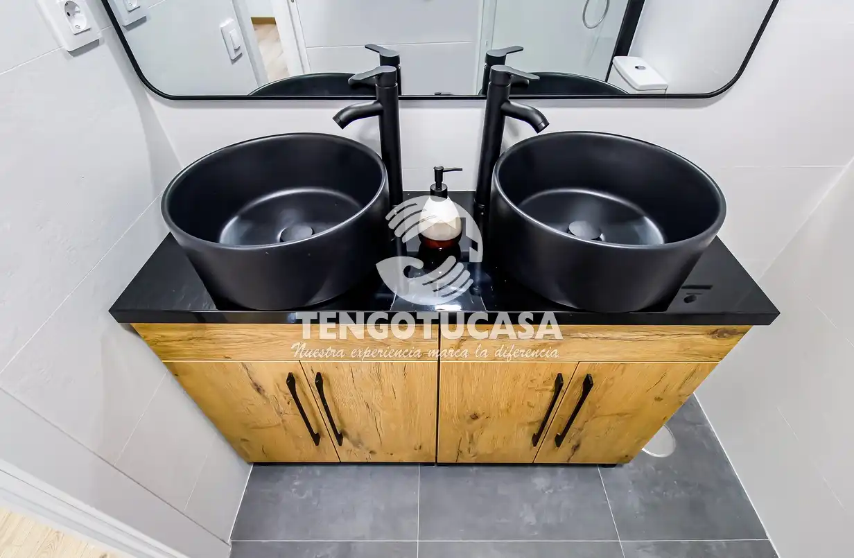 Bathroom of Flat for rent in Madrid  with Air Conditioner, Heating and Furnished