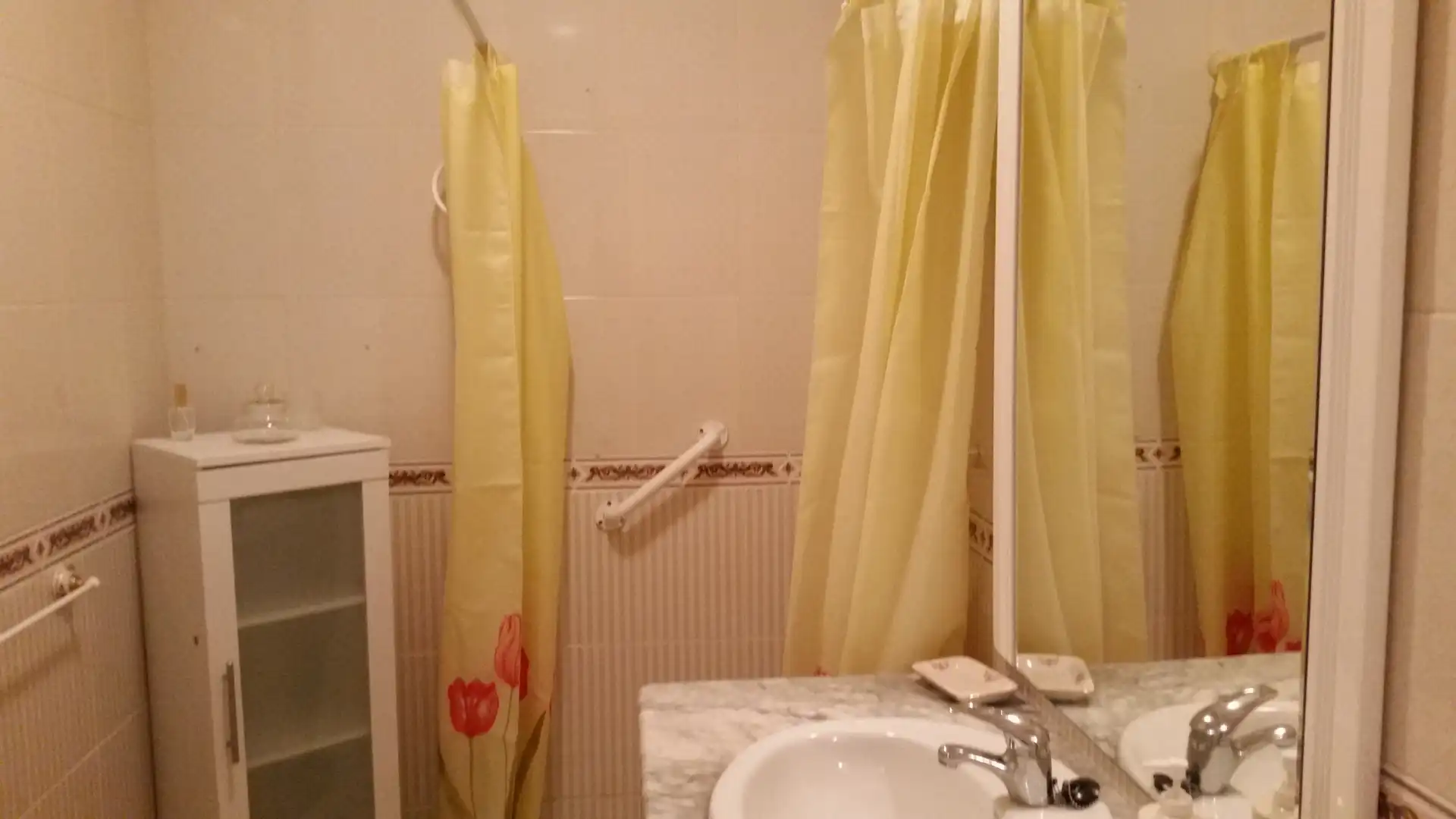 Baño de Casa o chalet de alquiler en Ubrique con Aire acondicionado, Calefacción y Amueblado