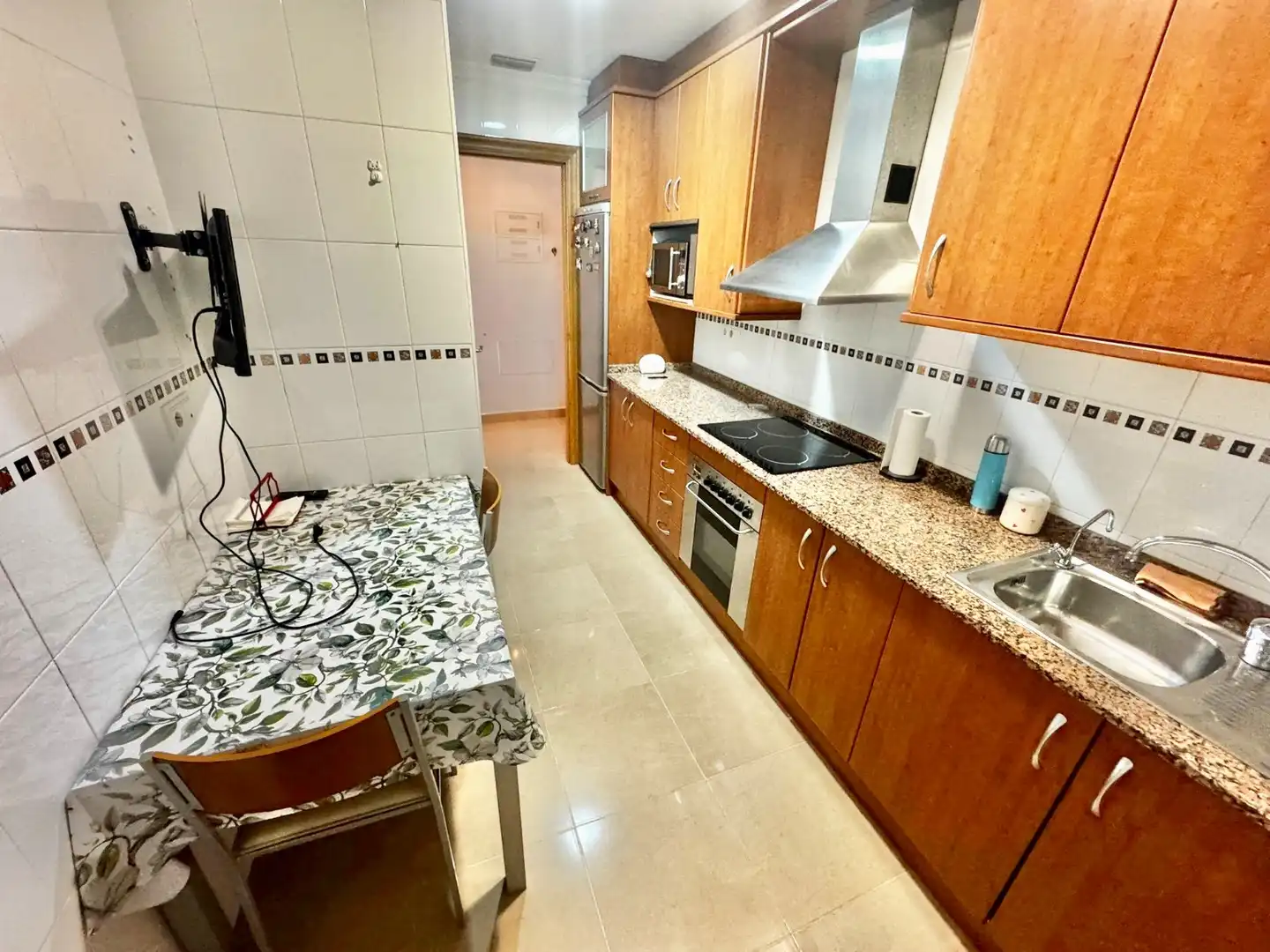 Küche von Wohnung zum Verkauf in San Pedro del Pinatar mit Terrasse, Abstellraum und Ofen