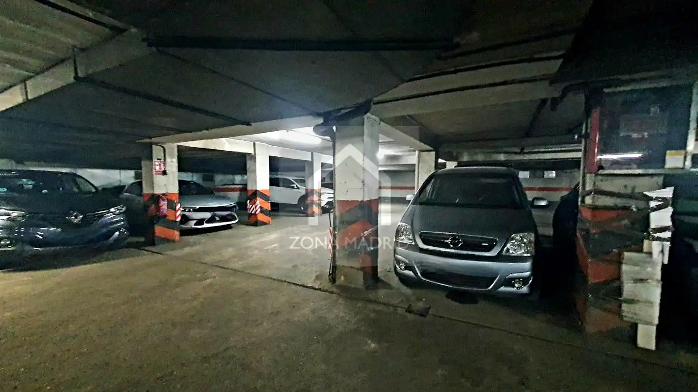 Parking de Piso en venta en Madrid con Aire acondicionado, Calefacción y Terraza