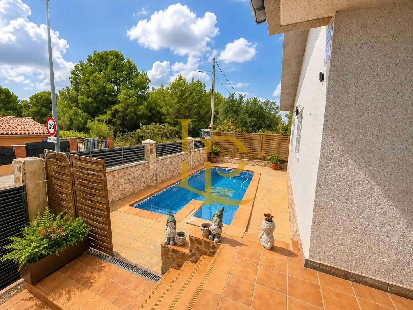 Piscina de Casa o xalet en venda en Rubí amb Aire condicionat, Calefacció i Jardí privat