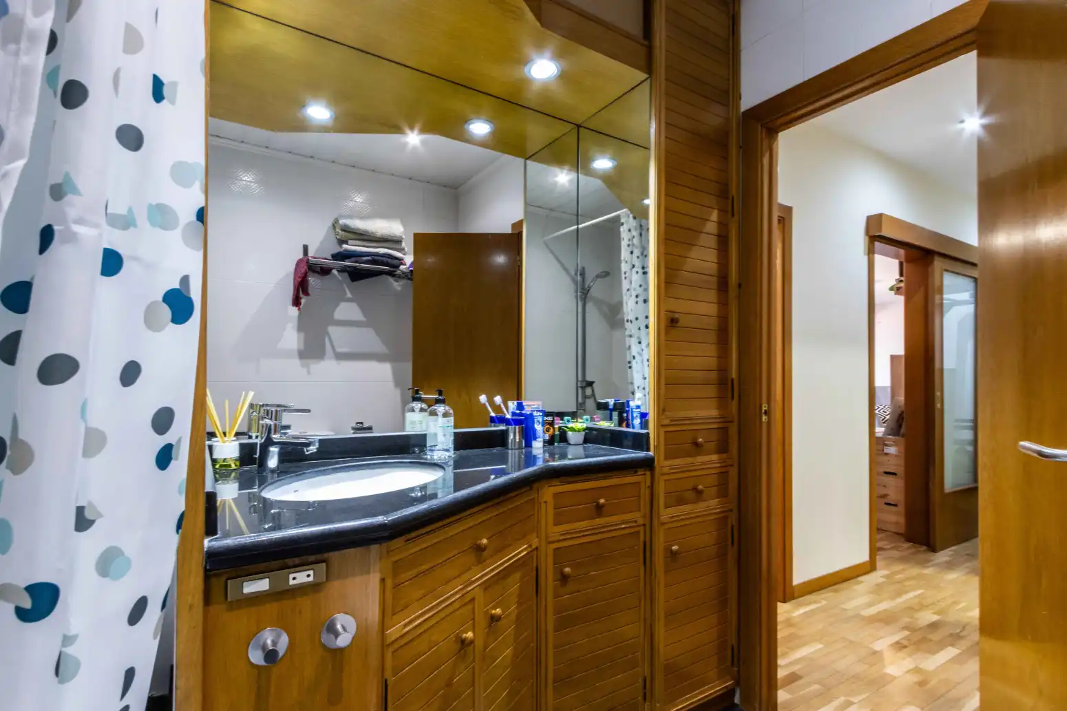 Bathroom of Flat for sale in Terrassa  with Heating, Parquet flooring and Balcony