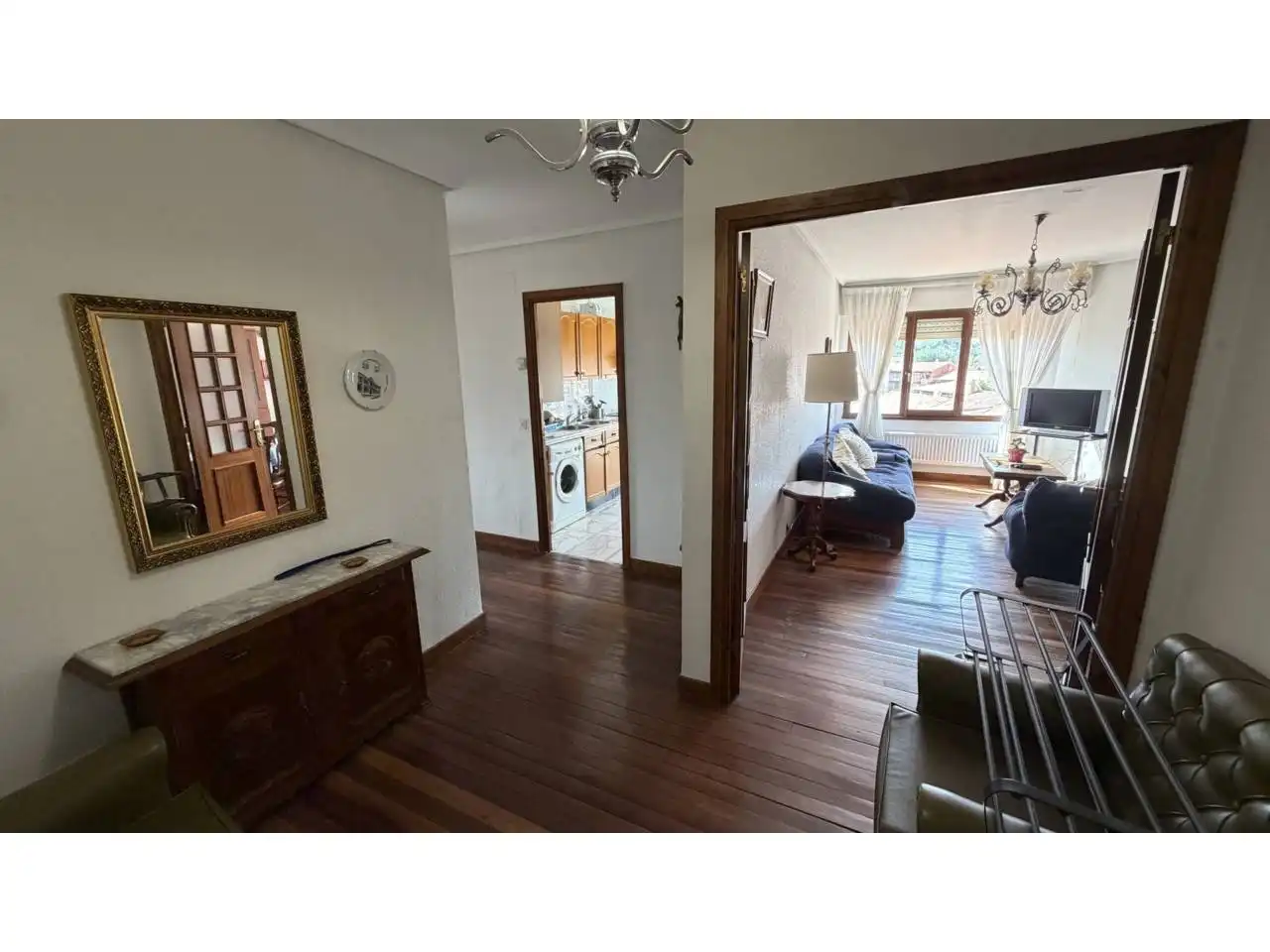 Sala de estar de Piso en venta en Espinosa de los Monteros con Calefacción y Amueblado