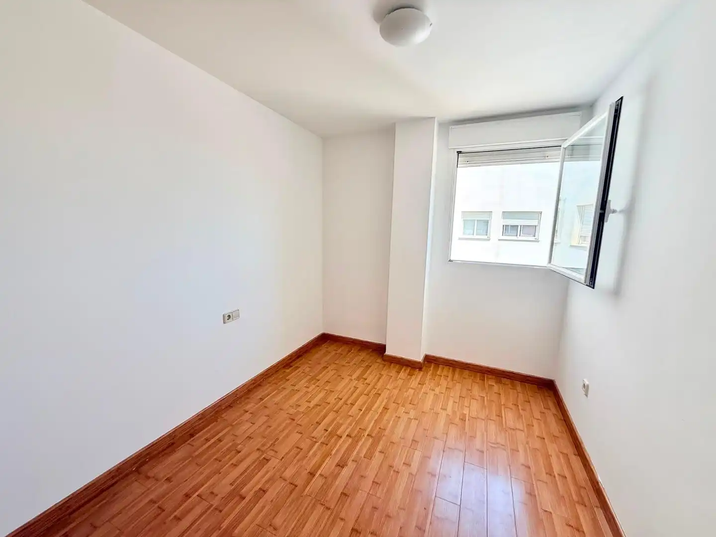 Bedroom of Flat for rent in Silla  with Heating, Terrace and Balcony